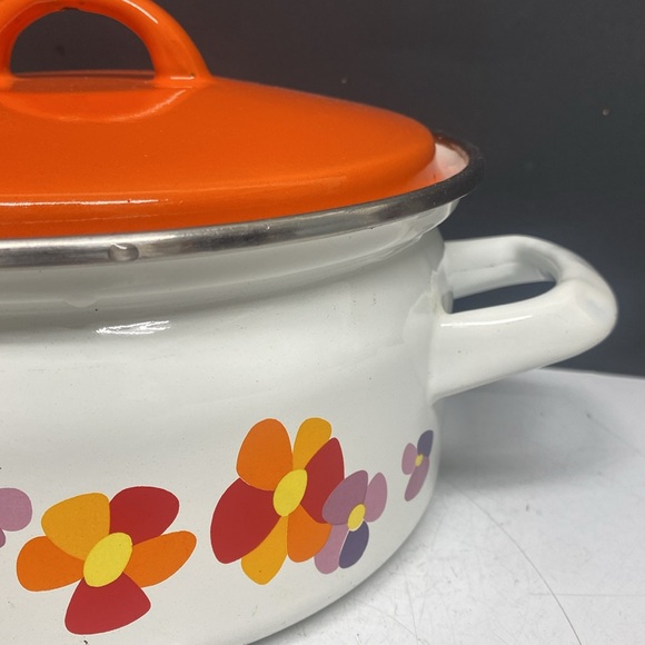 Daisy Flower 8” Diameter Enamel Stockpot Two Handle Pan Matching Lid - Picture 6 of 17